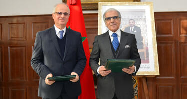 توقيع اتفاقية شراكة بين بنك المغرب وبريد المغرب حول إصدا ر طوابع بريدية